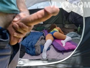 Nữa đêm mò qua dí nhỏ em kế mông to khi bố má đã đi ngủ